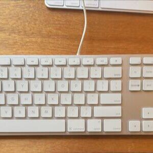 Apple A1243 2007 Ultrathin Slim Wired USB Aluminum Keyboard 2x USB ports